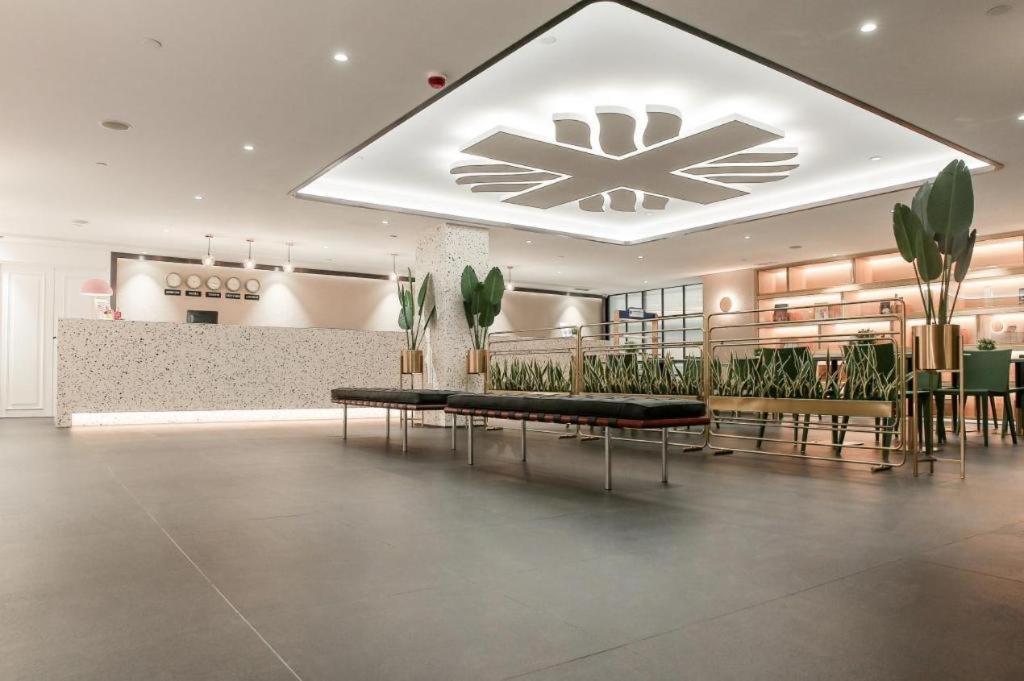 Отель Caritas Oswald Cheung International House Гонконг Экстерьер фото